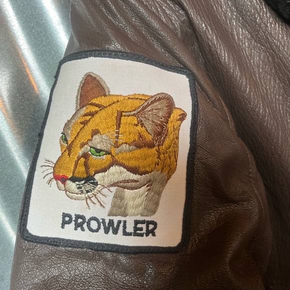 ⊹ Vintage Prowler Bomber ⊹ - Picture 12 of 16